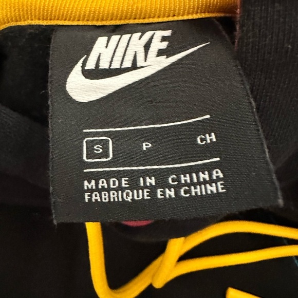 Nike NYC Chinatown Heavy Weight Pullover Hoodie Adult Small Black CW4777-010 - Picture 2 of 7
